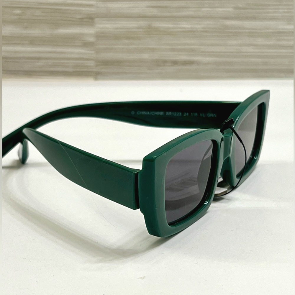Retro Green Sunglasses 🕶️